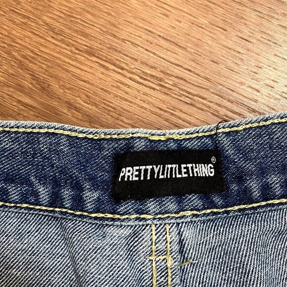 Pretty Little Thing NWT Light Blue Wash Turn Up Hem Short  Size 8 (UK Size 12) - Picture 4 of 7